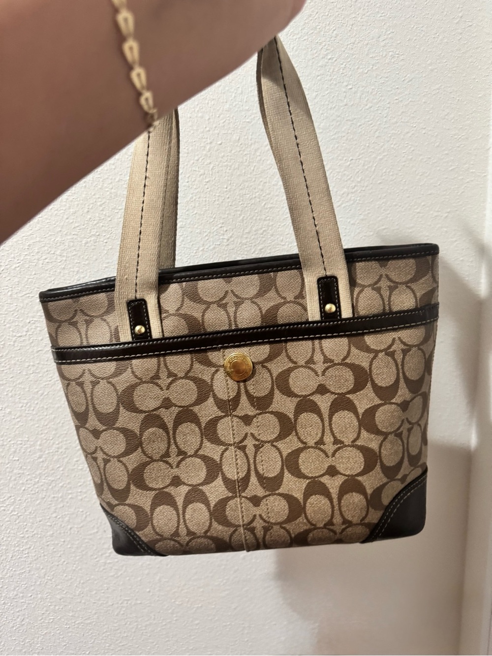 COACH 2007 Heritage Stripe
Horse & Carriage Signature Tote -
GUC - Picture 4 of 10